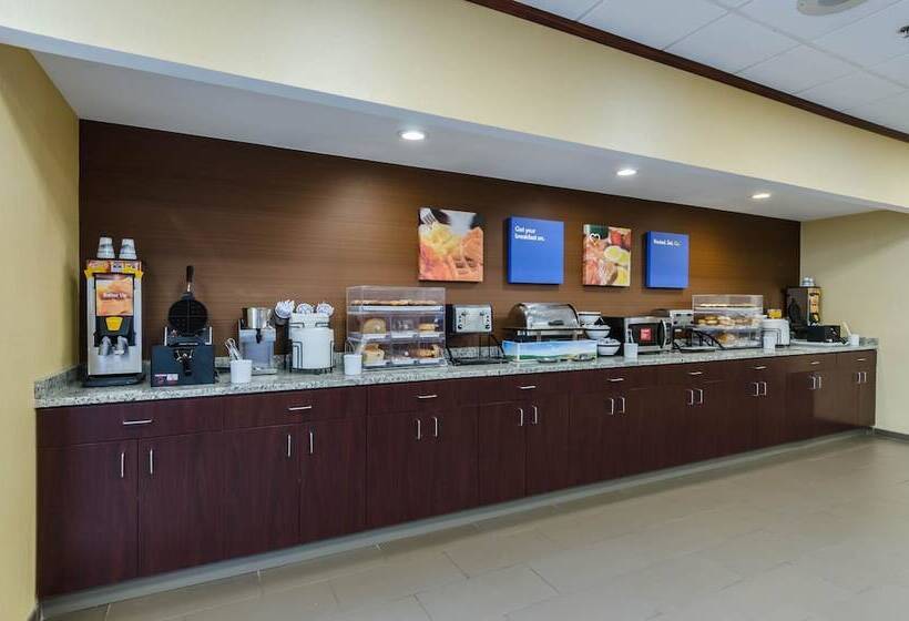 ホテル Comfort Inn Randolph Boston