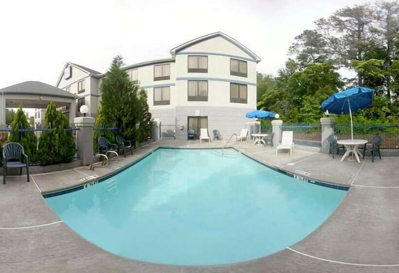 Отель Comfort Inn & Suites Peachtree Corners