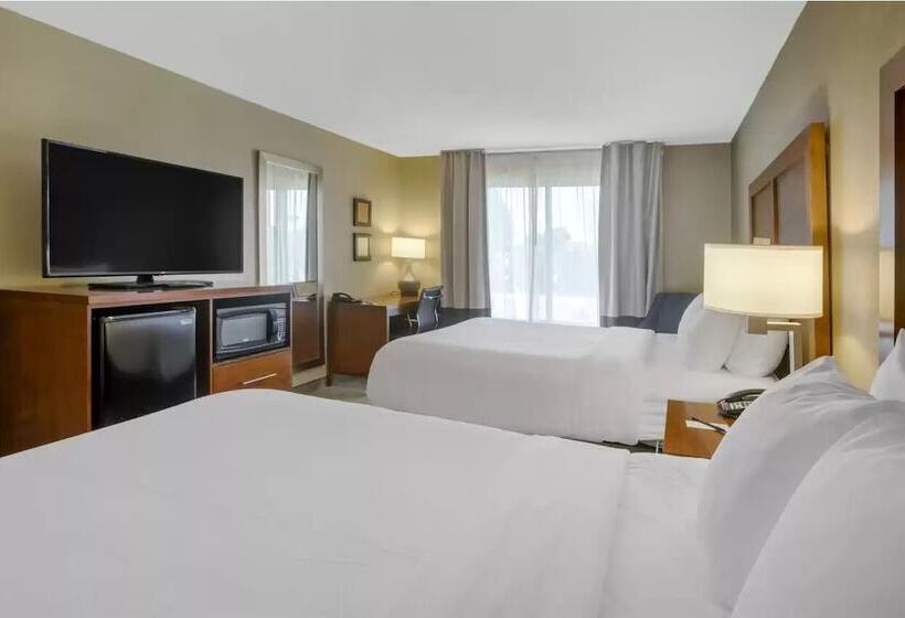 Отель Comfort Inn & Suites Peachtree Corners