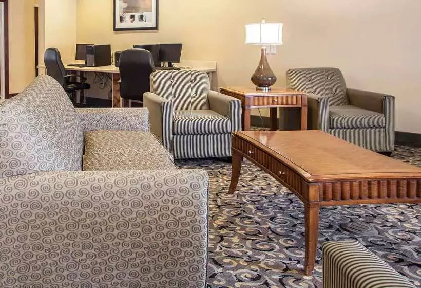 ホテル Comfort Suites Bloomington I55 And I74