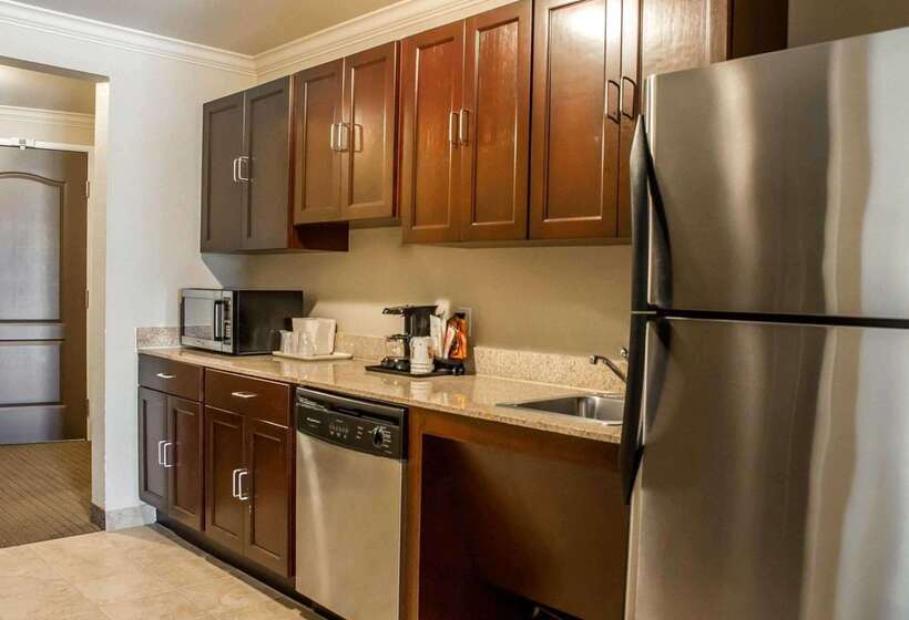 فندق Comfort Suites Cincinnati North