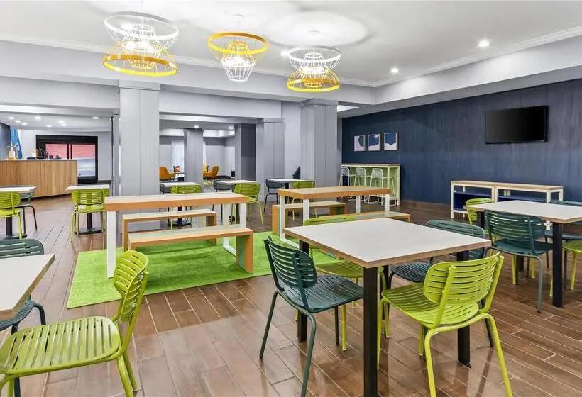 ホテル Comfort Suites Cincinnati North