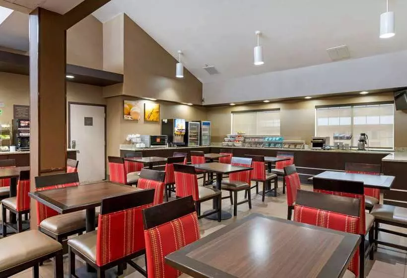 호텔 Comfort Suites