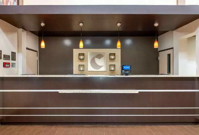 호텔 Comfort Suites