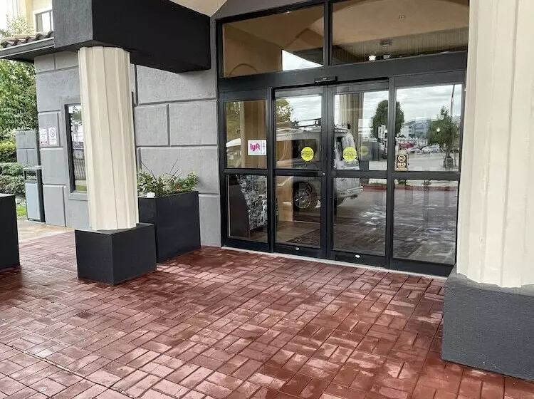 בית מלון כפרי Spark By Hilton Houston Hobby Airport