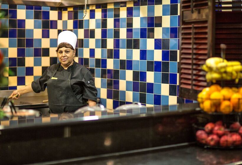 בית מלון כפרי Embassy Suites By Hilton Laredo