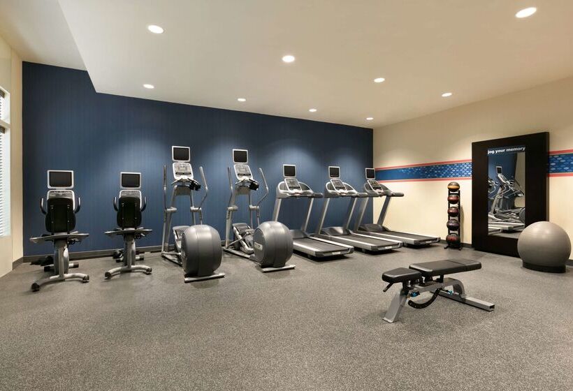 فندق Hampton Inn New York  Laguardia Airport