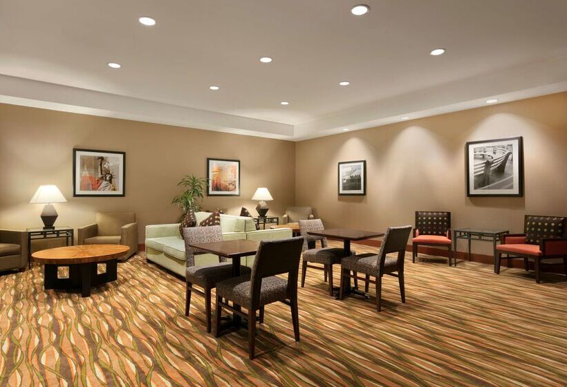 فندق Hampton Inn New York  Laguardia Airport