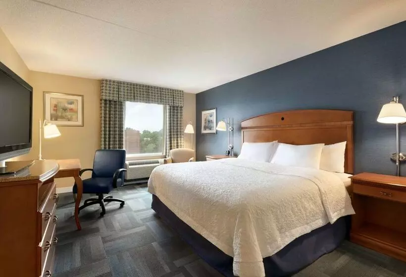 هتل Hampton Inn New York  Laguardia Airport