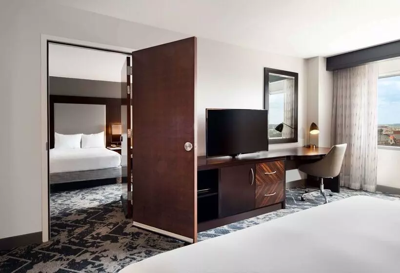 هتل Hilton Baltimore Inner Harbor