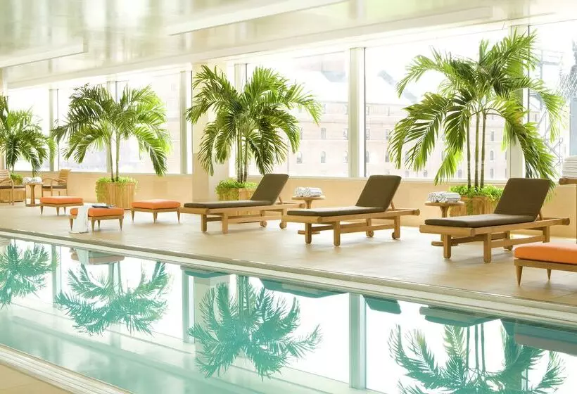 هتل Hilton Baltimore Inner Harbor