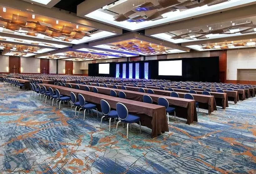 هتل Hilton Baltimore Inner Harbor