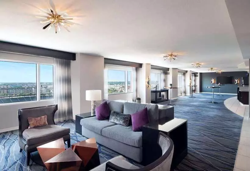 هتل Hilton Baltimore Inner Harbor