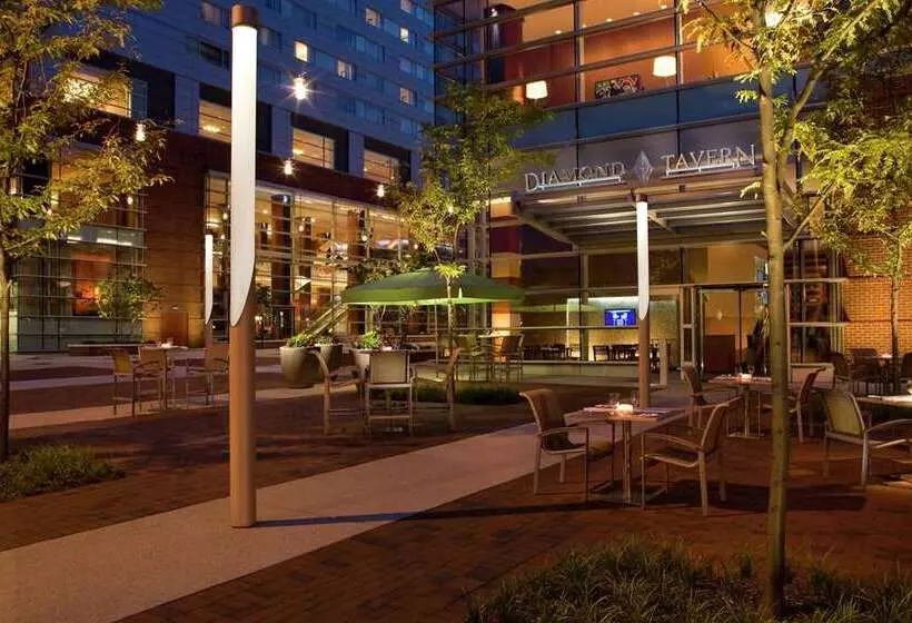 هتل Hilton Baltimore Inner Harbor