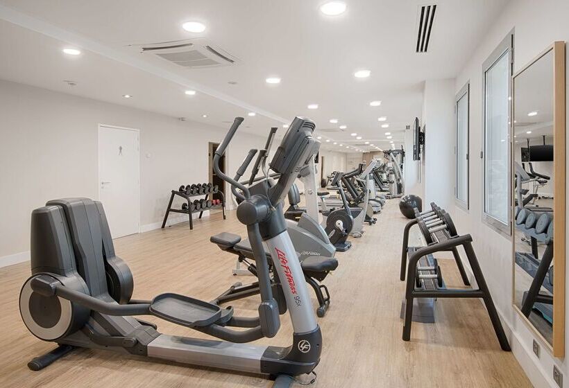 هتل NH Lyon Airport