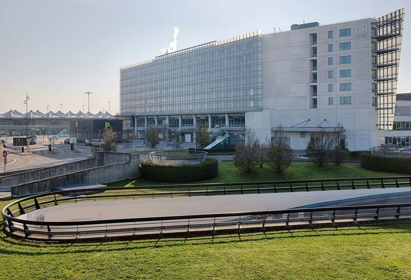 هتل NH Lyon Airport