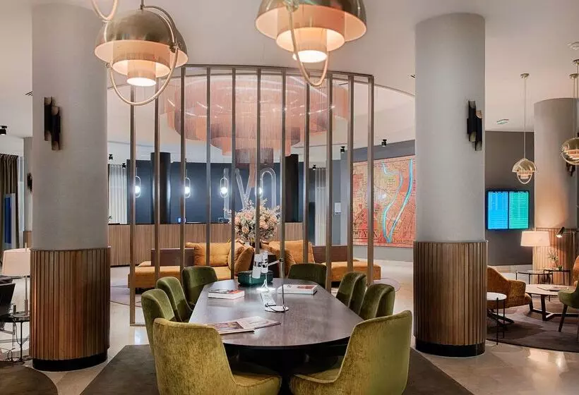 בית מלון כפרי NH Lyon Airport