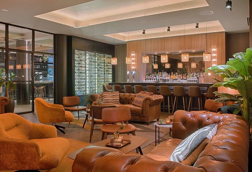 هتل NH Lyon Airport