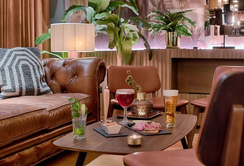 هتل NH Lyon Airport