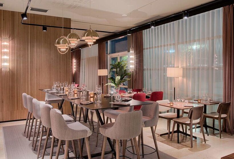 هتل NH Lyon Airport