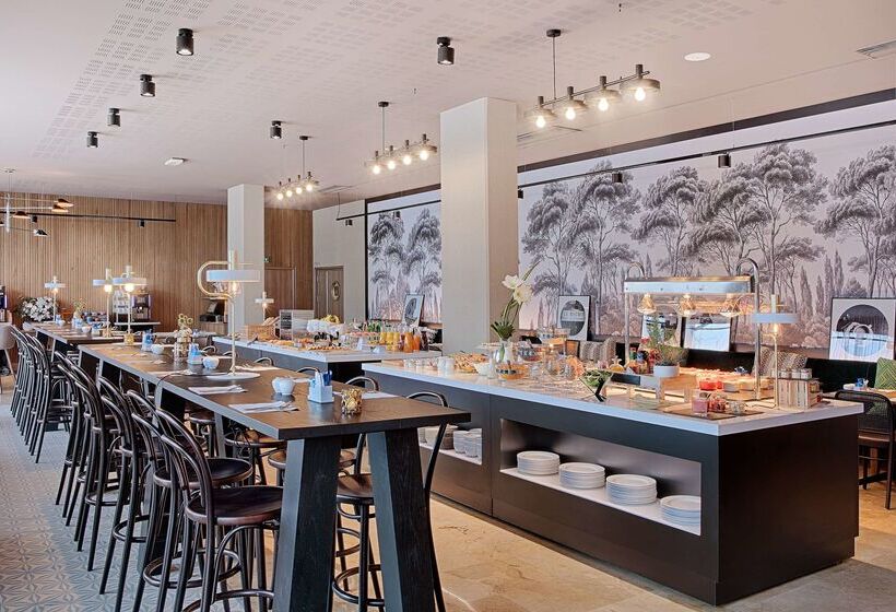 هتل NH Lyon Airport