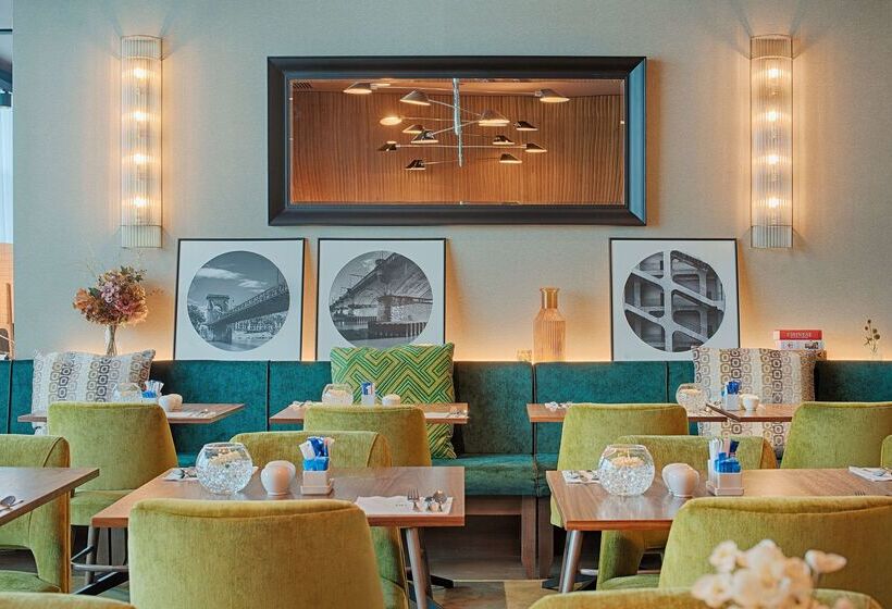 هتل NH Lyon Airport