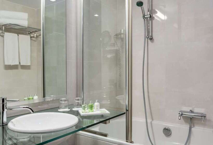 هتل NH Lyon Airport