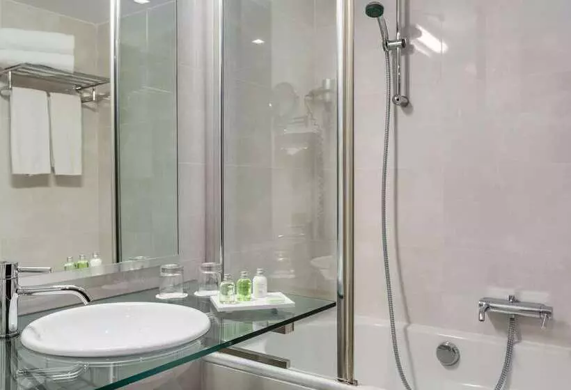 בית מלון כפרי NH Lyon Airport