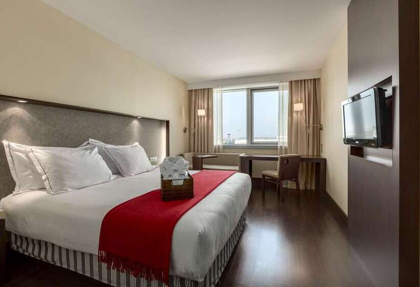 هتل NH Lyon Airport