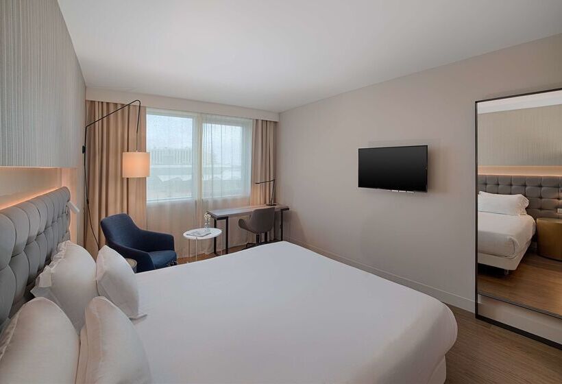 هتل NH Lyon Airport