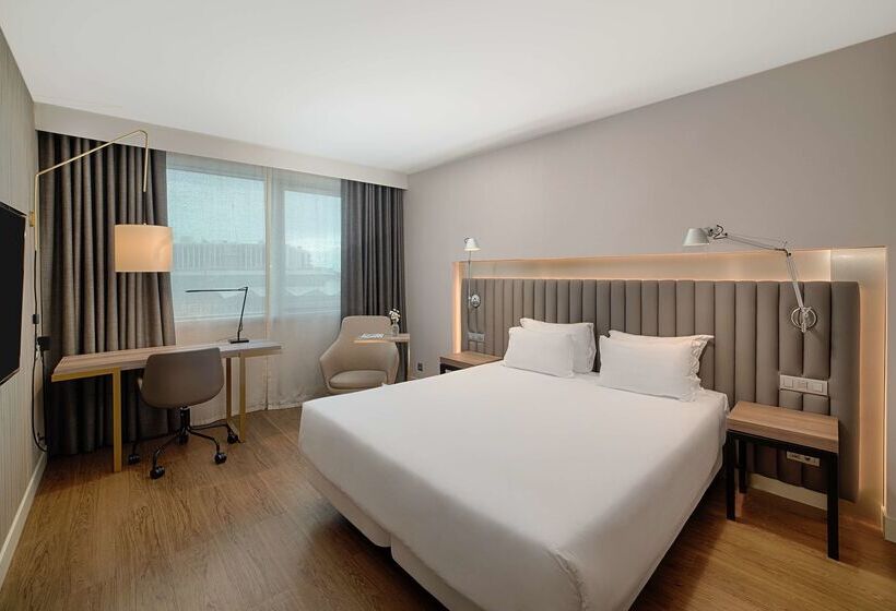 هتل NH Lyon Airport