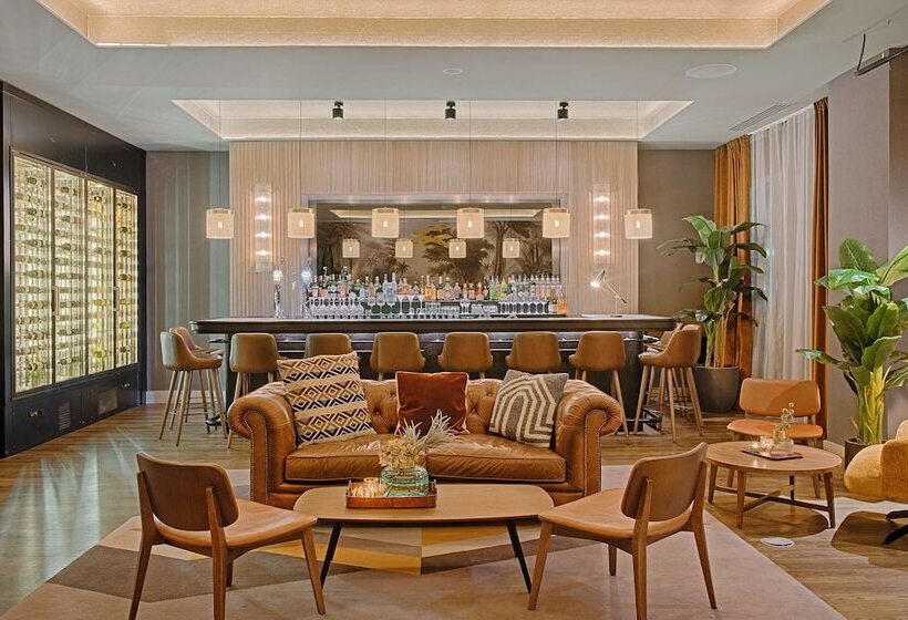 هتل NH Lyon Airport