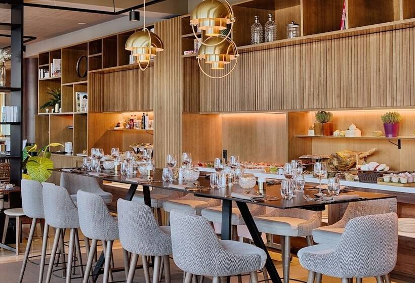 هتل NH Lyon Airport