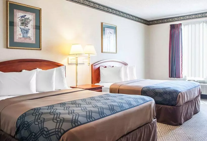 בית מלון כפרי Rodeway Inn & Suites Milwaukee Airport