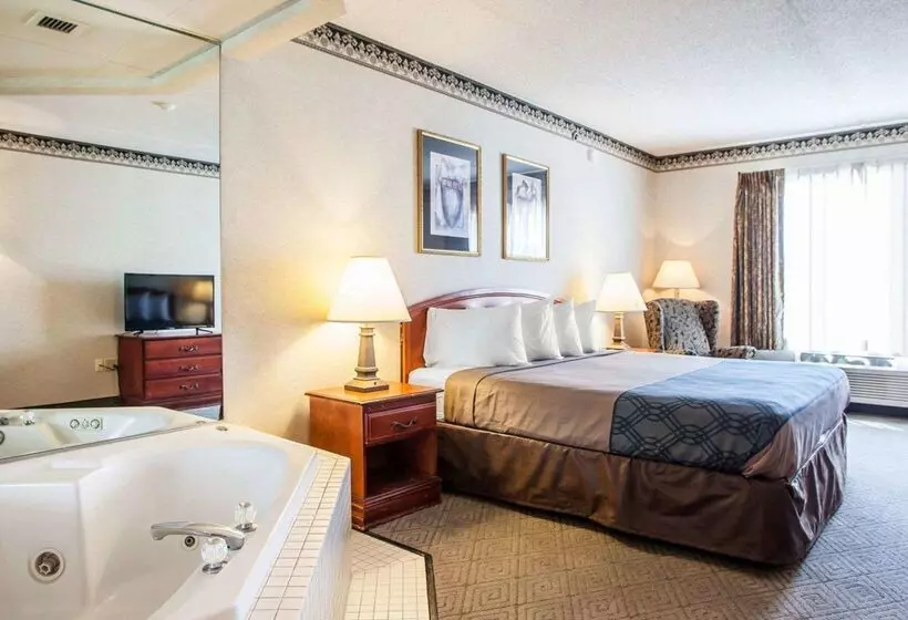 בית מלון כפרי Rodeway Inn & Suites Milwaukee Airport