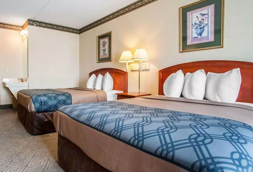 בית מלון כפרי Rodeway Inn & Suites Milwaukee Airport