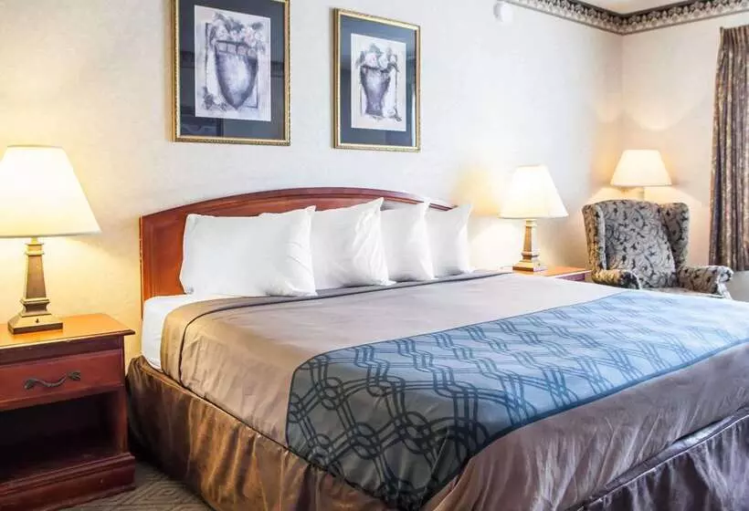 בית מלון כפרי Rodeway Inn & Suites Milwaukee Airport