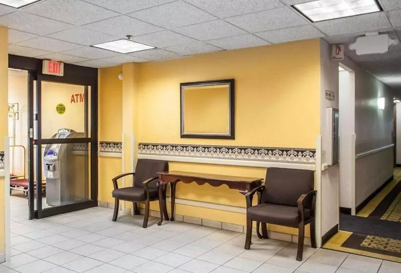 בית מלון כפרי Rodeway Inn & Suites Milwaukee Airport