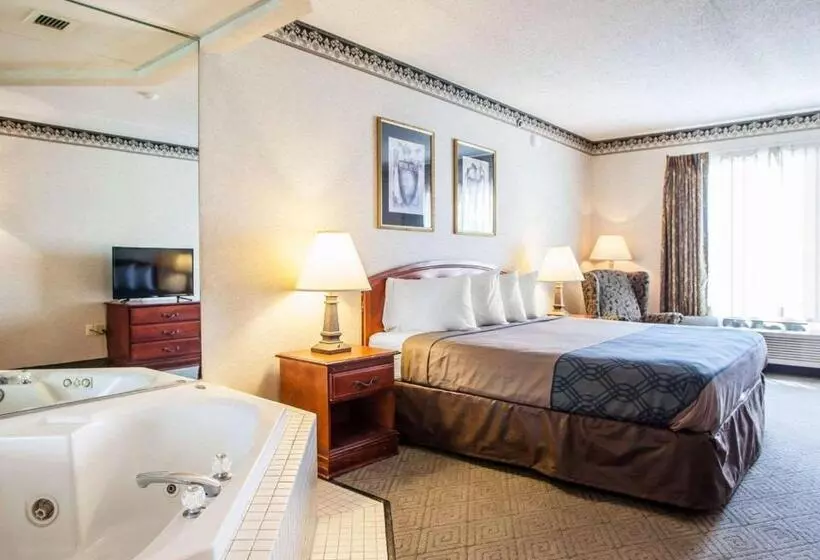 בית מלון כפרי Rodeway Inn & Suites Milwaukee Airport