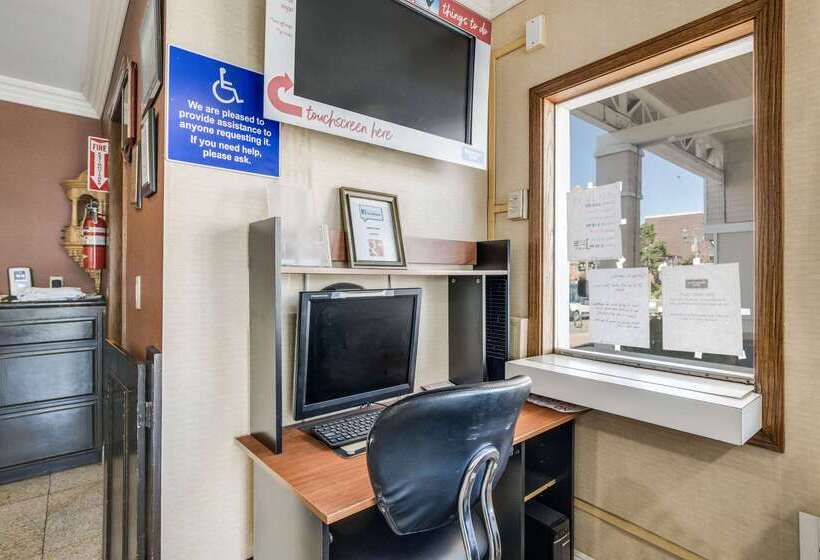 בית מלון כפרי Rodeway Inn Old Town Temecula