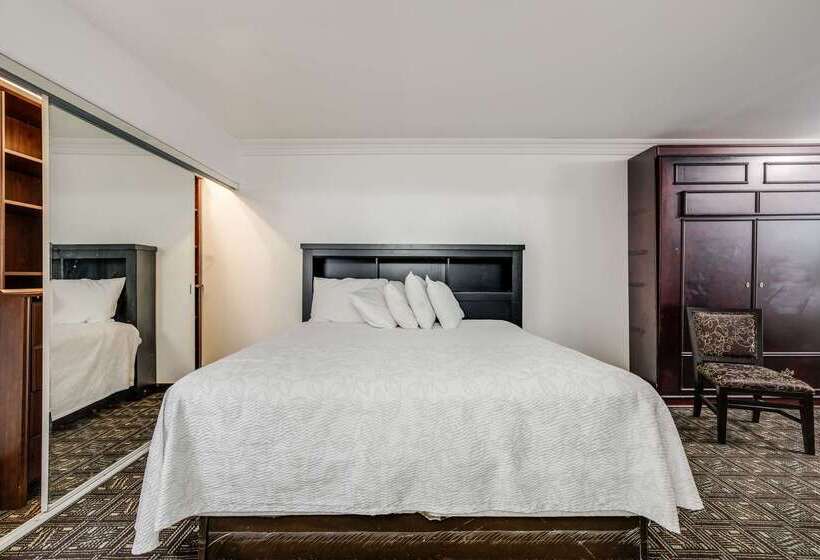 בית מלון כפרי Rodeway Inn Old Town Temecula