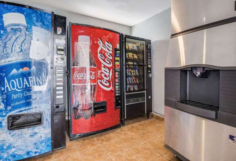 בית מלון כפרי Rodeway Inn Old Town Temecula