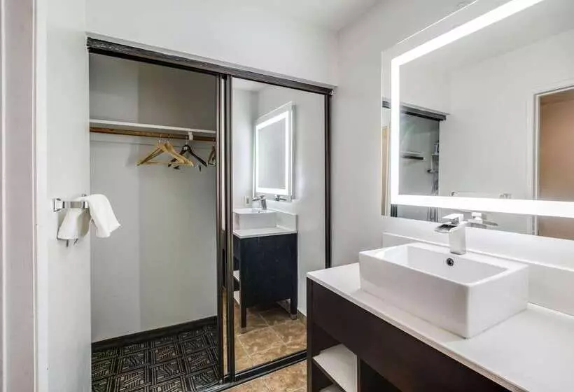 Отель Rodeway Inn Old Town Temecula