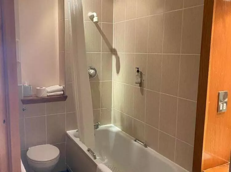 فندق Rooms At 1703