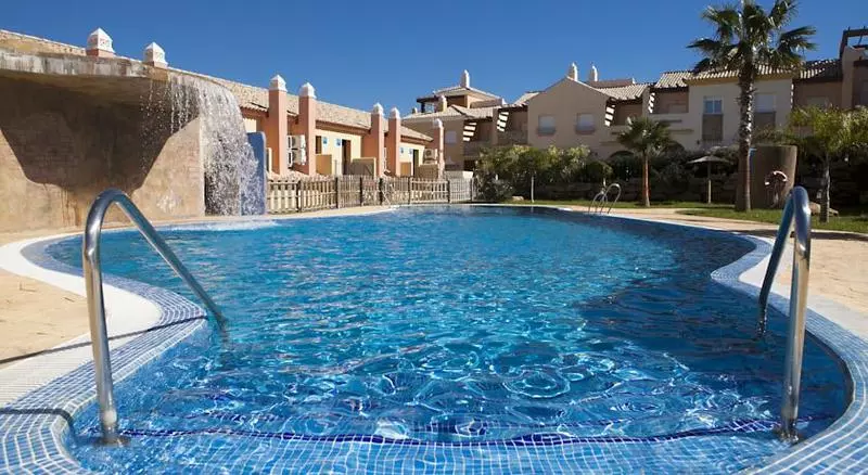 Zahara Sol Villas Y Apartamentos By Qhotels