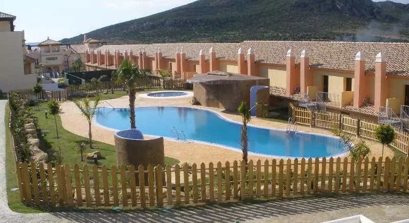 Zahara Sol Villas Y Apartamentos By Qhotels