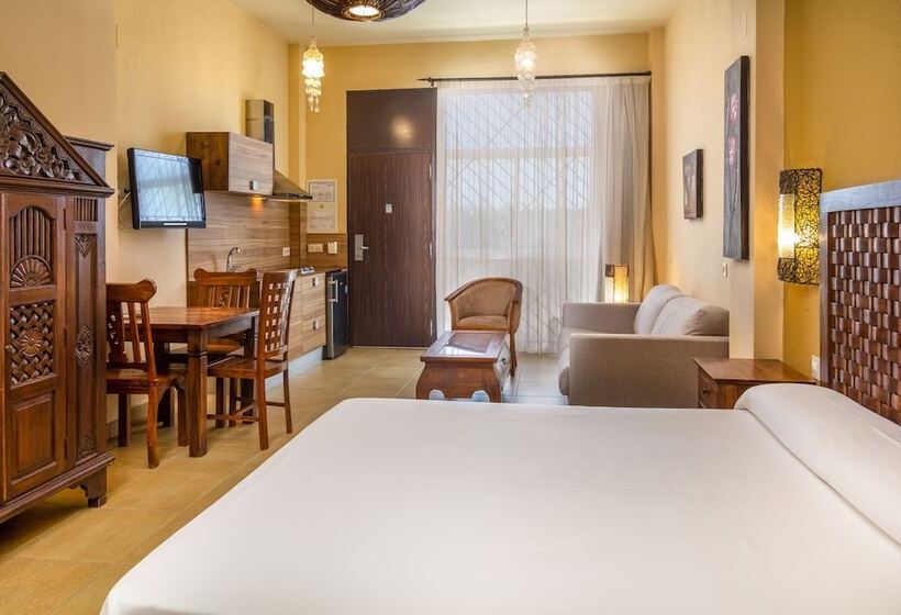 Zahara Sol Villas Y Apartamentos By Qhotels
