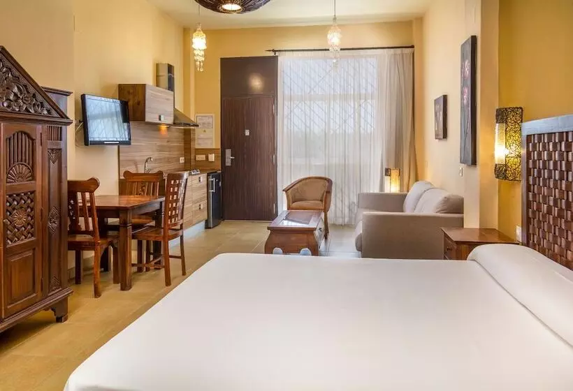 Zahara Sol Villas Y Apartamentos By Qhotels