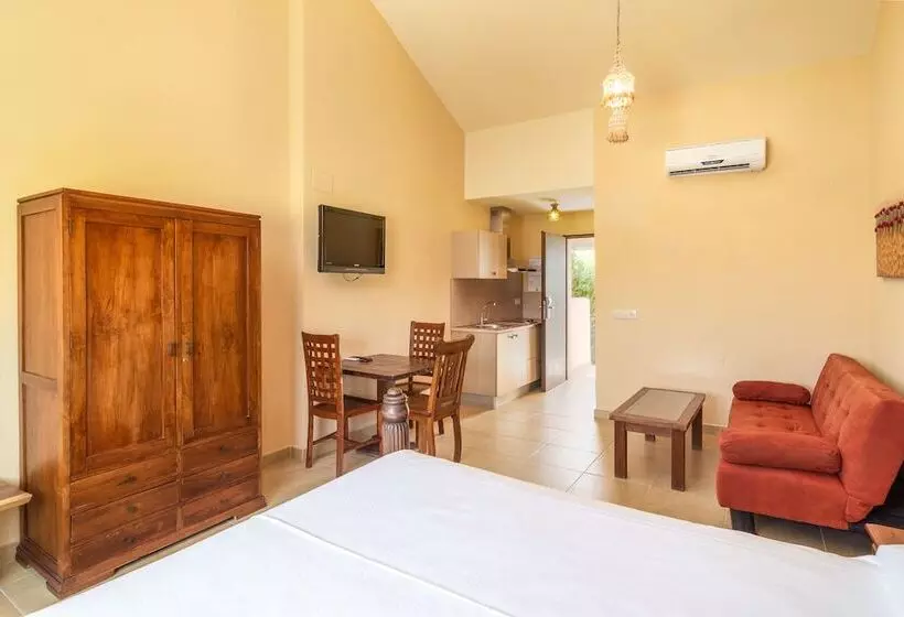 Zahara Sol Villas Y Apartamentos By Qhotels