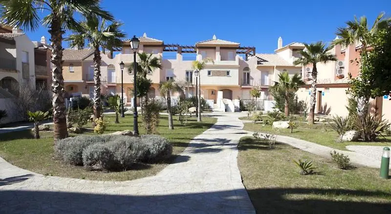 Zahara Sol Villas Y Apartamentos By Qhotels